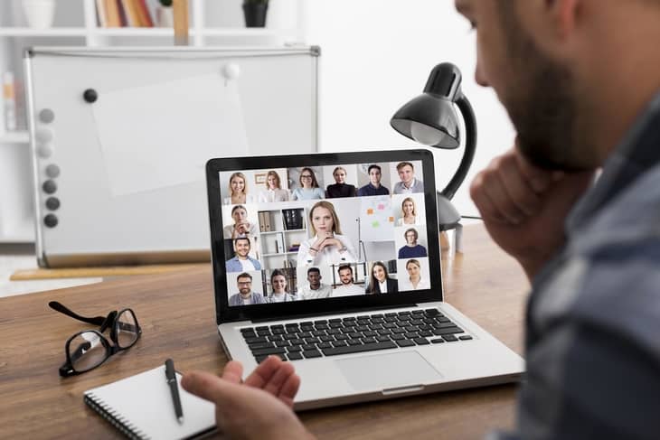 Virtual and live events - people talking in a virtual event